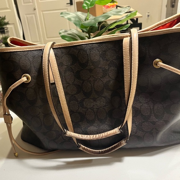 Large COACH tote - Picture 5 of 12